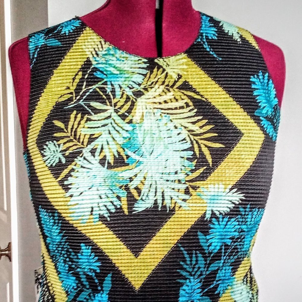 Ninety Leaf Print Sleeveless Crinkle Tank Top